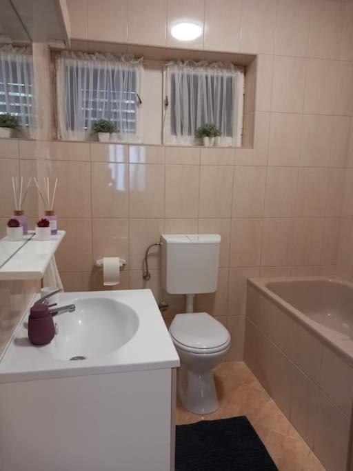 Apartment Dora-100M From The Central Beach Makarská Exteriér fotografie